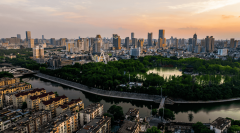 如电梯间接入户、入户玄关柜、阳台储卫生间壁